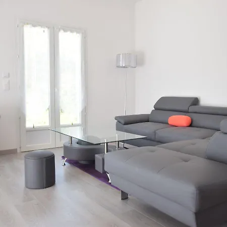 Modern In With Swimming Pool Villa *